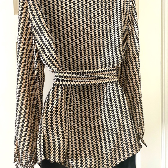 Premise geo pattern tunic with belt. - Picture 2 of 3